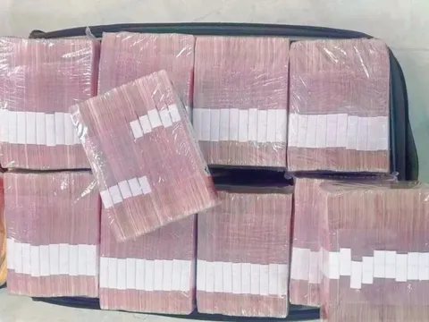 Phát hiện người phụ nữ kéo vali đến ngân hàng rút gần 9 tỷ đồng tiền mặt, công an triển khai các biện pháp nghiệp vụ vào cuộc