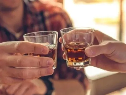 Uống 1-2 chén rượu, sau bao lâu thì hết nồng độ cồn trong hơi thở? 0