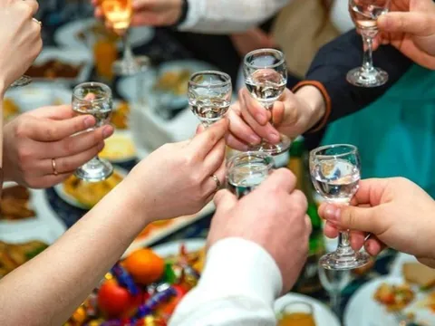 Tại sao ăn lót dạ mới là 'cách giải rượu' hiệu quả nhất? 0