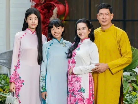 Vợ Bình Minh mang giày 10 cm vẫn "lép vế" chiều cao bên chồng con