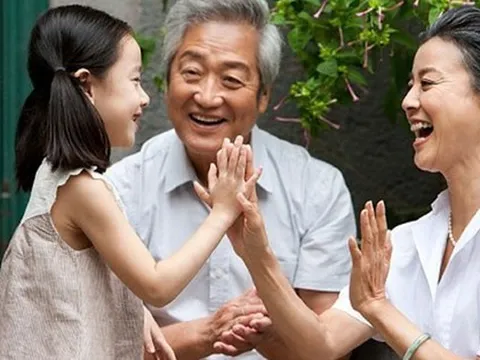 Khi thế hệ 5x, 6x dần vắng bóng: "Thời đại ít họ hàng" và những áp lực sức khỏe âm thầm