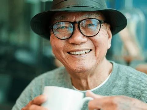 61 tuổi, nhìn lại 1 đời nhà rộng xe sang, theo đuổi thành công, tôi mới hiểu có một thứ mình thiếu nhất