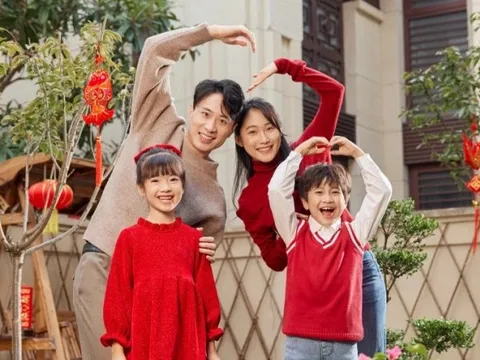 Đừng mặc 3 loại áo quần này cho con dịp Tết: Mặc vào dễ bị chê!