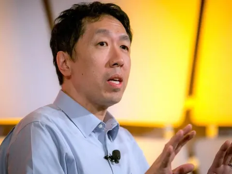 Thiên tài AI Andrew Ng: "AI sẽ không thay thế người lao động, nhưng người lao động biết sử dụng AI sẽ thay thế người không biết"