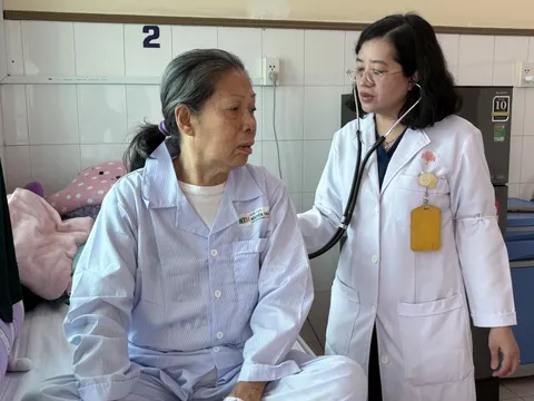 Đảm bảo sức khỏe cho người cao tuổi khi thời tiết giao mùa 0