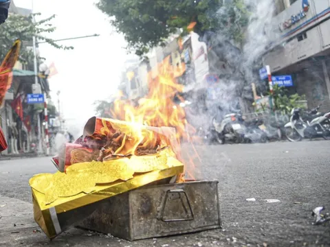 Cúng tất niên xong có phải hóa vàng? 0