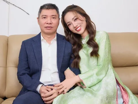 Bà xã NSND Công Lý mix áo dài khoe sắc bên chồng dịp Tết