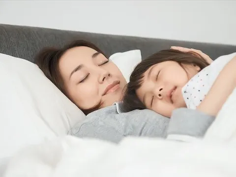 Chuyên gia chỉ ra 3 điều thường làm với con trước khi đi ngủ giúp trẻ rèn EQ cao vút: Nhiều cha mẹ nghe xong liền thay đổi thói quen