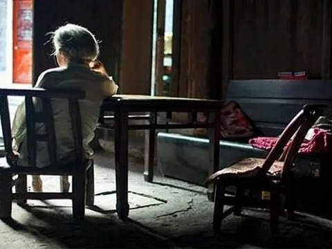 75 tuổi, cụ ông mang 700 triệu tiền chữa bệnh của vợ đi đầu tư lấy lãi cao rồi mất sạch: Đời người phải nhớ giữ tiền ở 3 nơi