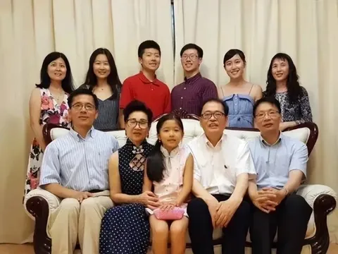 Cha học hết cấp 2 nuôi dạy 6 con thành tài, 5 người là Tiến sĩ trường top thế giới: Cách giáo dục gói gọn trong vài chữ, ai ngẫm cũng thấm