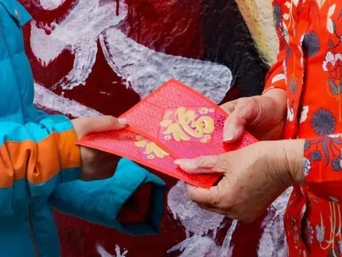 Có nên dùng tiền lì xì để đầu tư cho con? Bài toán 10 năm nhiều gia đình chưa tính kỹ