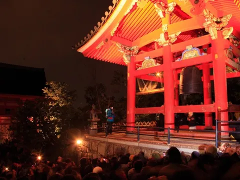 Tại sao người Nhật Bản gióng 108 hồi chuông vào đêm giao thừa?