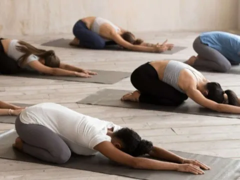 3 bài tập trong ngày Tết giúp ngủ ngon và làm đẹp da