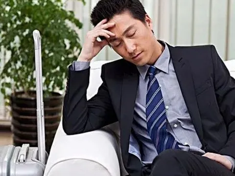 4 thói quen âm thầm bào mòn vận may, tài lộc của nam giới: Siêng mấy cũng khó giàu, bỏ được mới mong nửa đời sau an nhàn