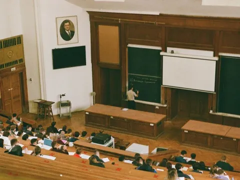 Không phải tiếng Anh, đây là 3 ngôn ngữ AI khuyên nên học ngay nếu muốn kiếm tiền trong 5 năm tới