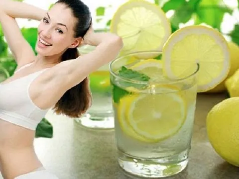 Sau Tết hãy uống nước chanh pha theo cách này: Cực đơn giản lại đảm bảo "lọc mỡ" thần tốc, da lại sáng, mụn lại mờ