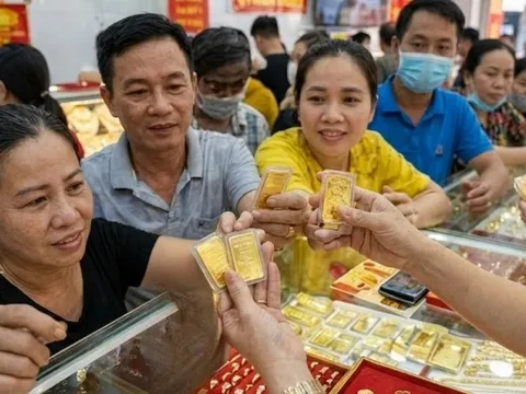 Không phải ai cũng cần chen chân sắm vàng mùng 10 tháng Giêng, nhưng nhóm người này mua một chút ắt rước lộc vào nhà
