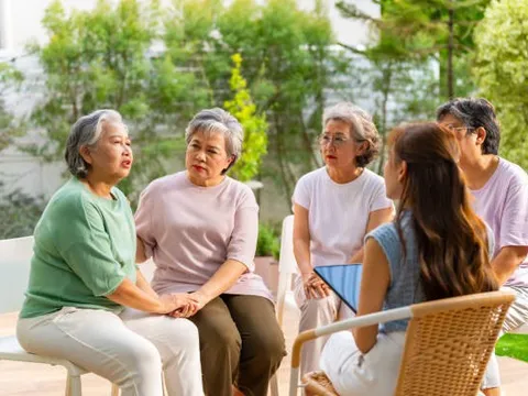 Một lần đi thăm họ hàng khiến tôi hiểu ra: Người khôn ngoan không bao giờ kể ra 4 điều này