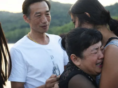 Bé gái bị bỏ rơi được nhận nuôi, 27 năm sau thành tiến sĩ, lương tiền tỷ/năm: Ngày cha mẹ đẻ tìm đến, cô chỉ nói 7 chữ!