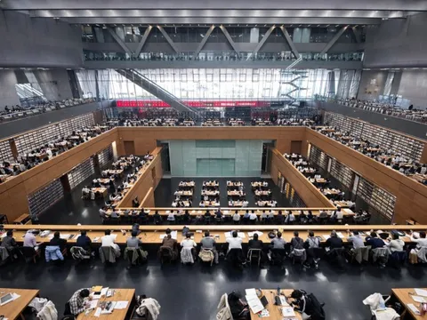 Bức ảnh thư viện ngày mùng 3 Tết gây xôn xao: Đây là khác biệt giữa người bình thường và người thành công?