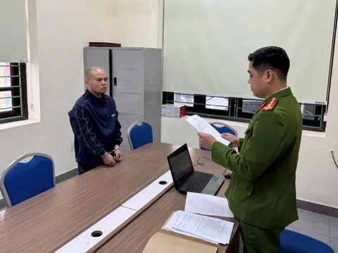 Người đàn ông SN 1996 không nghề nghiệp, vào hỏi mua dây chuyền vàng 5 chỉ giá 85 triệu: Chủ tiệm lập tức báo công an vào chiều mùng 5 Tết