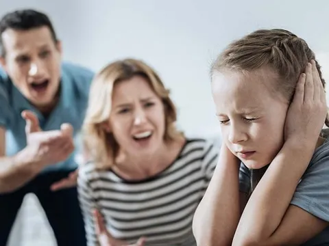 Vì sao cha mẹ hay than phiền không thể nuôi con hạnh phúc?