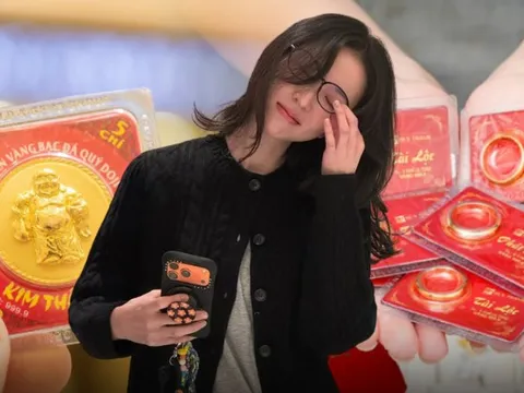 Nhìn người ta mua vàng cũng FOMO muốn cầm tiền đi mua: Chuyên gia nói thẳng!