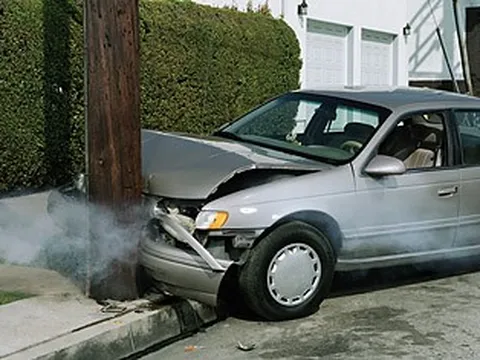 Cứu bạn thoát chết khỏi tai nạn xe hơi, cô gái bị đòi bồi thường 101 tỷ đồng