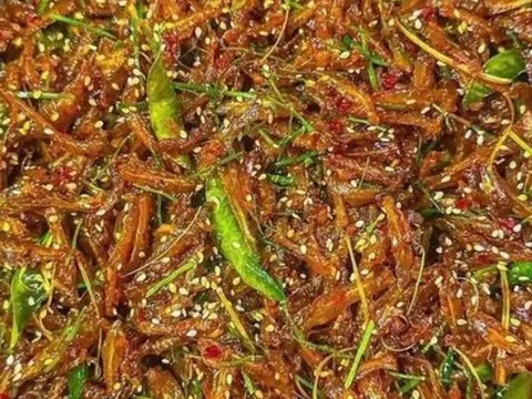 Sau Tết, 1 loại thực phẩm quen thuộc dễ khiến không gian bếp trở nên nặng nề nếu dùng sai cách