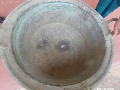 Cận cảnh những cổ vật hàng trăm năm nhiều lần bị trộm nhưng "tự quay về" với bản làng