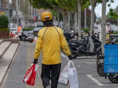 Sao kê tài khoản một shipper, phát hiện 3,6 tỷ đồng không phải lương thưởng chuyển vào liên tục trong 1 năm