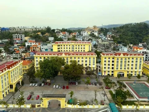 Nháo nhác tìm người trông trẻ vì học sinh được nghỉ Tết nhiều ngày