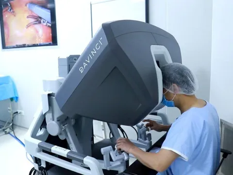 Vị bác sĩ là 'cơ trưởng' cầm lái Robot và khát vọng hồi sinh những cuộc đời 0