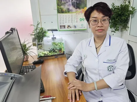 Nữ điều dưỡng Bệnh viện Bạch Mai cứu sống bảo vệ ngừng tim giữa siêu thị Hà Nội 0