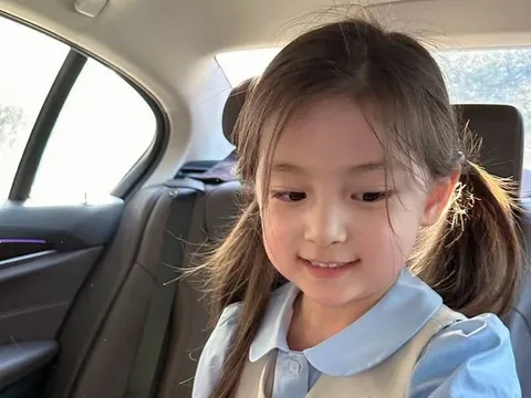 Đây chính là những khác nhau dễ thấy nhất giữa trẻ ngoan ngoãn tự nhiên và trẻ hiểu chuyện do kìm nén