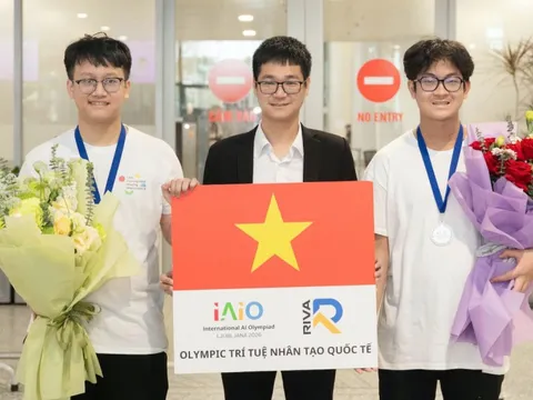 Một lớp chuyên Hà Nội giành cú đúp Huy chương Bạc Olympic Trí tuệ nhân tạo 2026