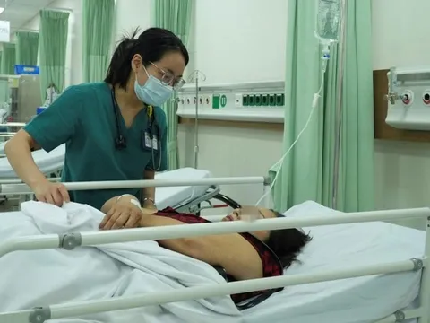 Số người nghi ngộ độc sau ăn bánh mì ở TP.HCM tăng lên 22 0