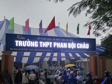 Vụ chầu chực xuyên đêm nộp hồ sơ vào lớp 10: Yêu cầu trả lại phí ghi danh, xem xét xử phạt trường