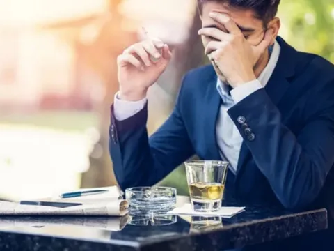 Nhiều tiền nhưng vẫn bị xa lánh: 8 thói quen EQ thấp khiến mọi mối quan hệ đều bế tắc