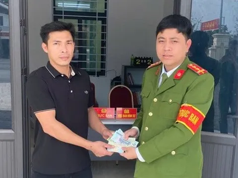 Phát hiện loạt tiền mặt 500k nằm chơ vơ bên đường, công an mời người đàn ông SN 1987 lên làm việc