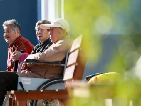 Cụ ông 93 tuổi di chúc tài sản 14 tỷ đồng và 5 BĐS cho hàng xóm, người thân trắng tay đồng loạt kiện ra tòa: "Người ngoài huyết thống không có quyền thừa kế"