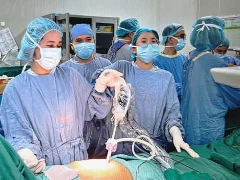 Đau bụng âm ỉ kèm vàng da nhẹ, đi khám phát hiện 2 bệnh ung thư cùng lúc 0