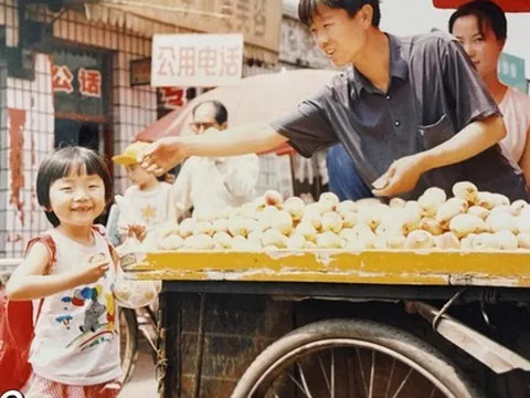 Một bức ảnh chụp năm 1999 của một bé gái bình thường gây bão mạng vì lý do không ai ngờ