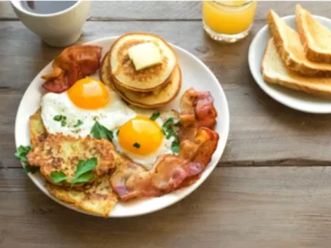 Những thói quen ăn sáng làm cholesterol xấu tăng mà bạn không để ý 0
