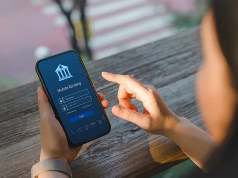 Người phụ nữ vừa giao dịch thành công 1 tỷ đồng liền báo công an, một người đàn ông ở TP Hồ Chí Minh được mời tới làm việc