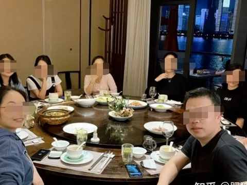 Họp lớp, lớp trưởng chế giễu vì tôi gói thức ăn thừa: Chỉ đáp 13 chữ, hôm sau cô ta lập tức bị đuổi việc