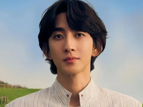 Nam ca sĩ thắng kiện kẻ rình rập, đeo bám