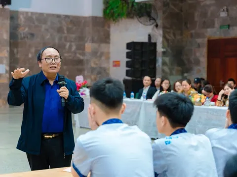 Nhà thơ Trần Đăng Khoa đánh thức trái tim của trẻ nghiện game: "Mẹ không cần một thiên tài ảo, mẹ cần một đứa con tử tế"