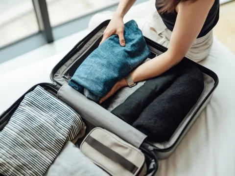 Mẹo xếp vali theo kiểu ‘xếp gạch’ giúp bạn đủ quần áo dùng trong 1 tháng