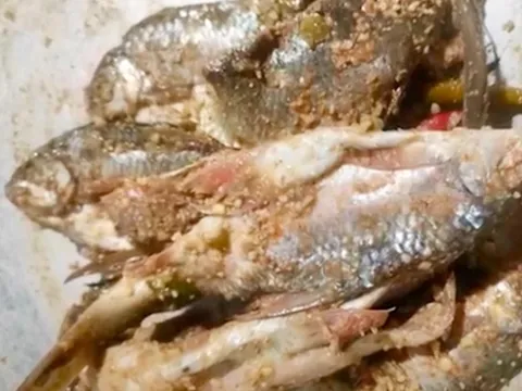 3 học sinh ở Đà Nẵng nghi bị ngộ độc sau khi ăn cá ủ chua